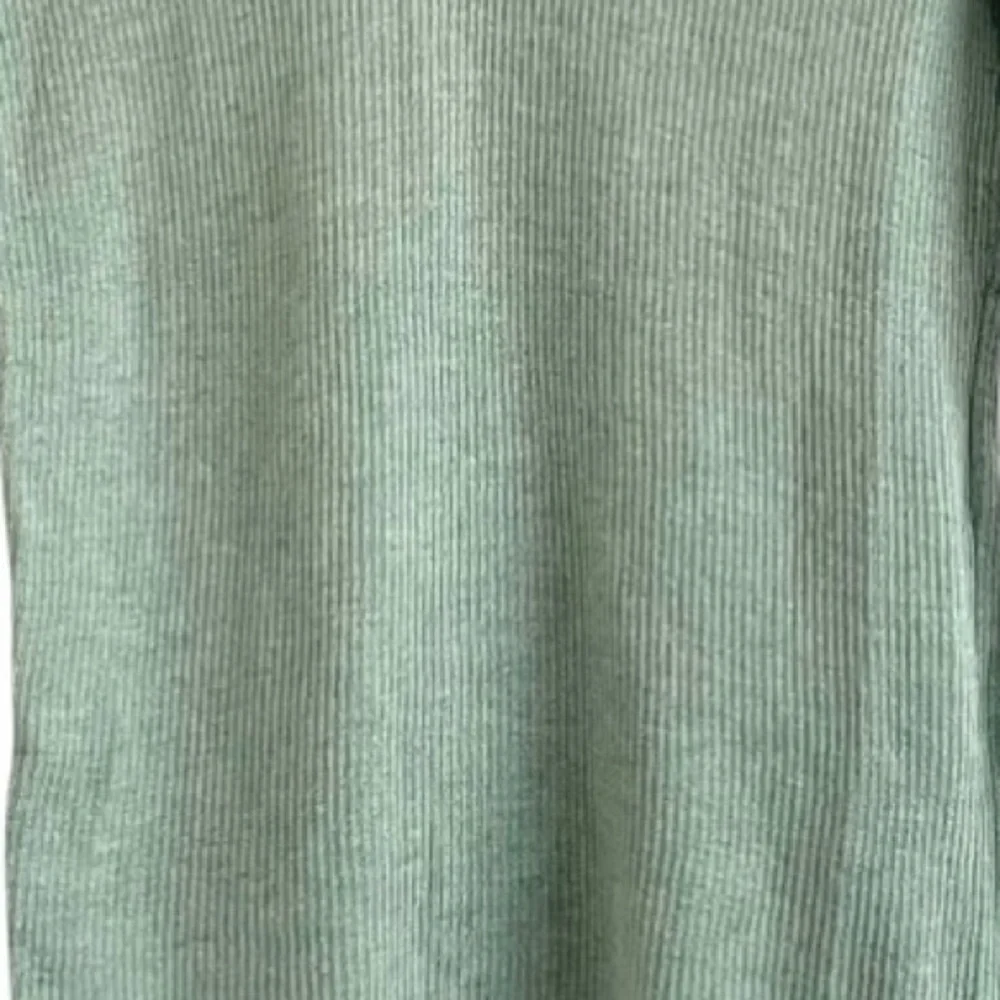 J. CREW Ribbed V- Neck Fitted Sweater - Excellent Pre-Loved Condition, Small